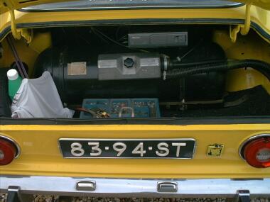 Gastank im Kofferraum